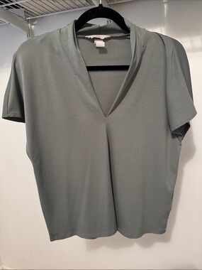 H&M Relaxed V-Neck Short Sleeve Top in Sage